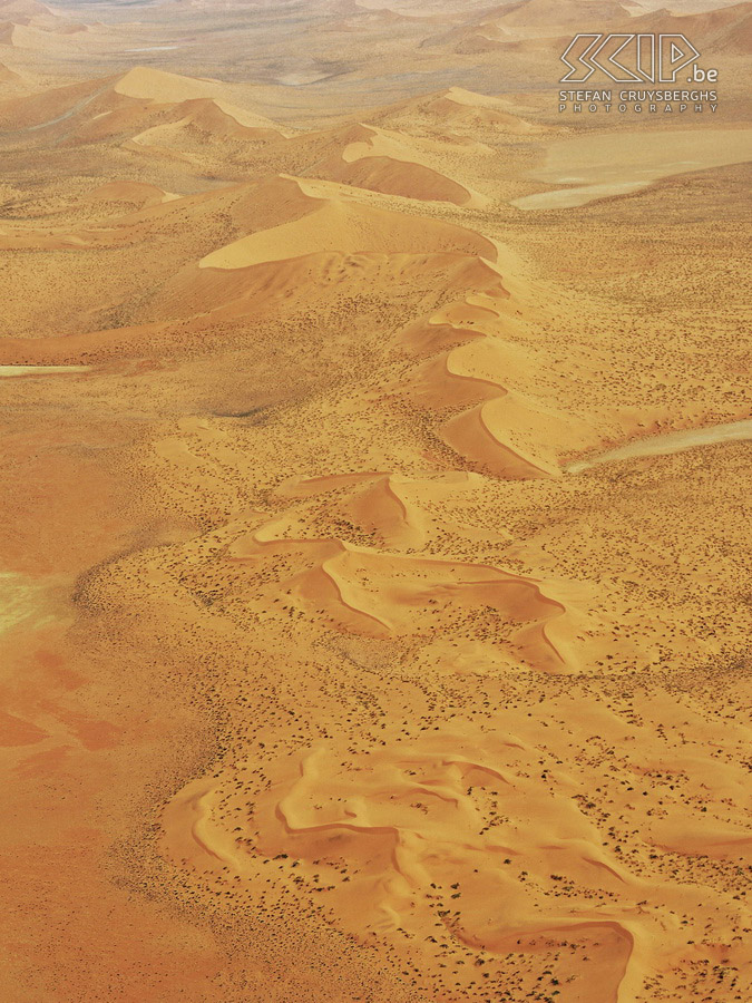 Rondvlucht - Zandduinen Ik maakte ook een rondvlucht met een klein vliegtuig over de duinen en vleien van de Namib woestijn en langsheen de Geraamtekust (Sceleton coast). Stefan Cruysberghs